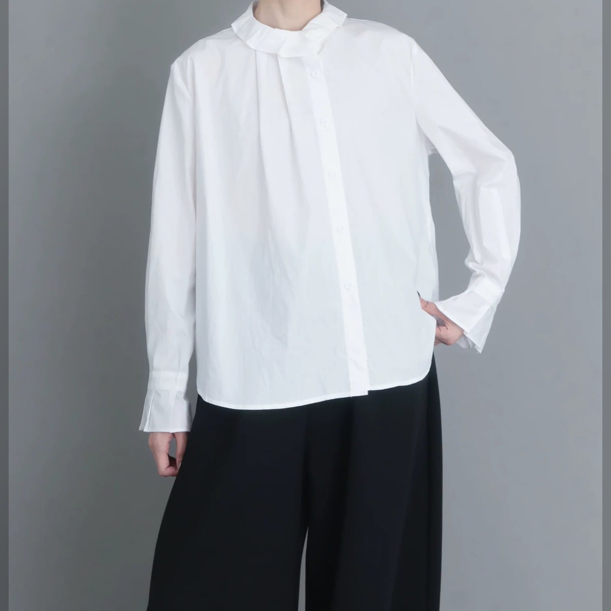スタンドカラー フリルネック タックシャツ 1color BL0622