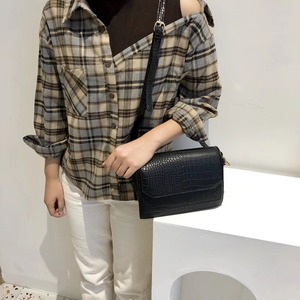 フラップショルダーバッグ