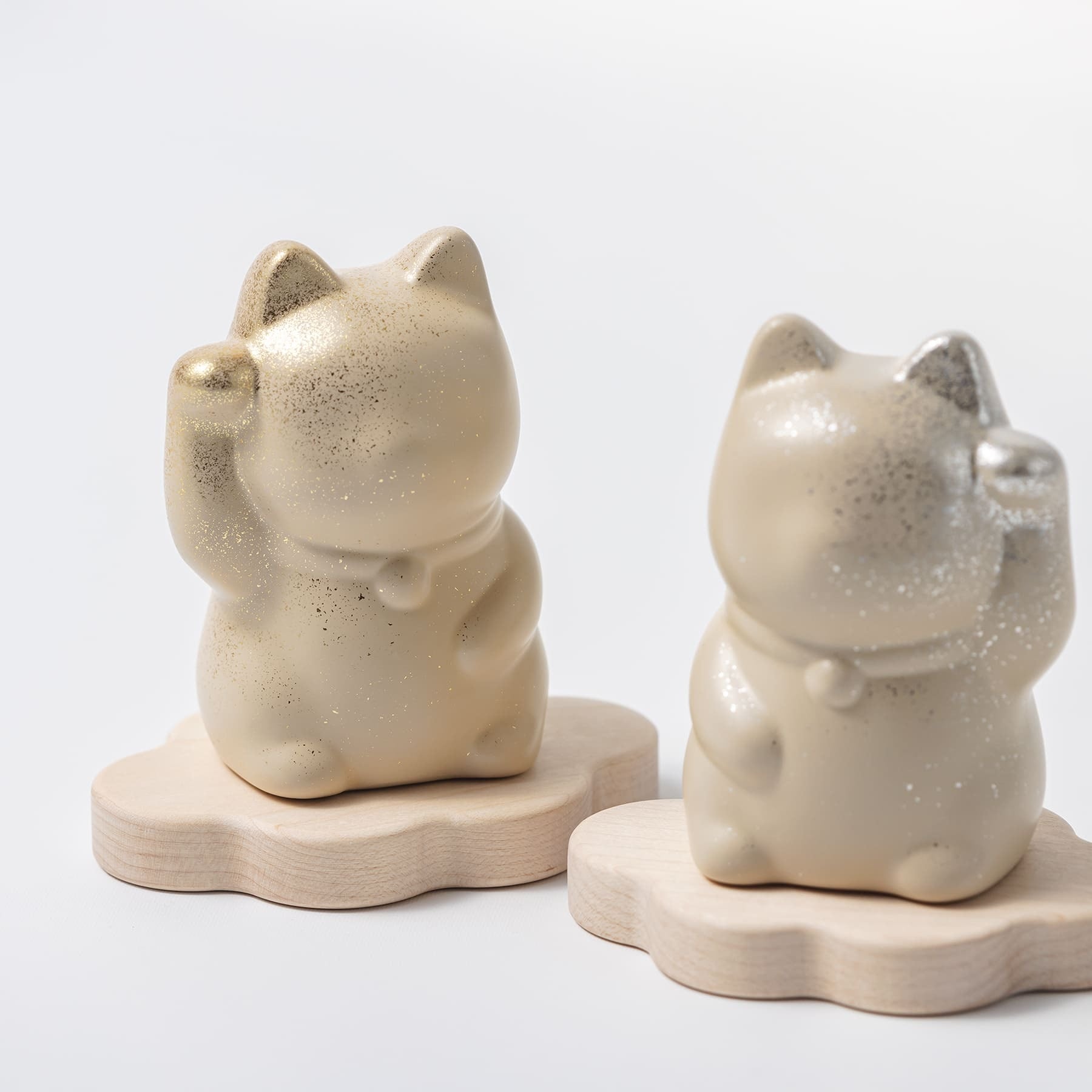 maneki maneki 】招き猫 漆 URUSHI 【 ペア 】［ 金の右手 & 銀の左手