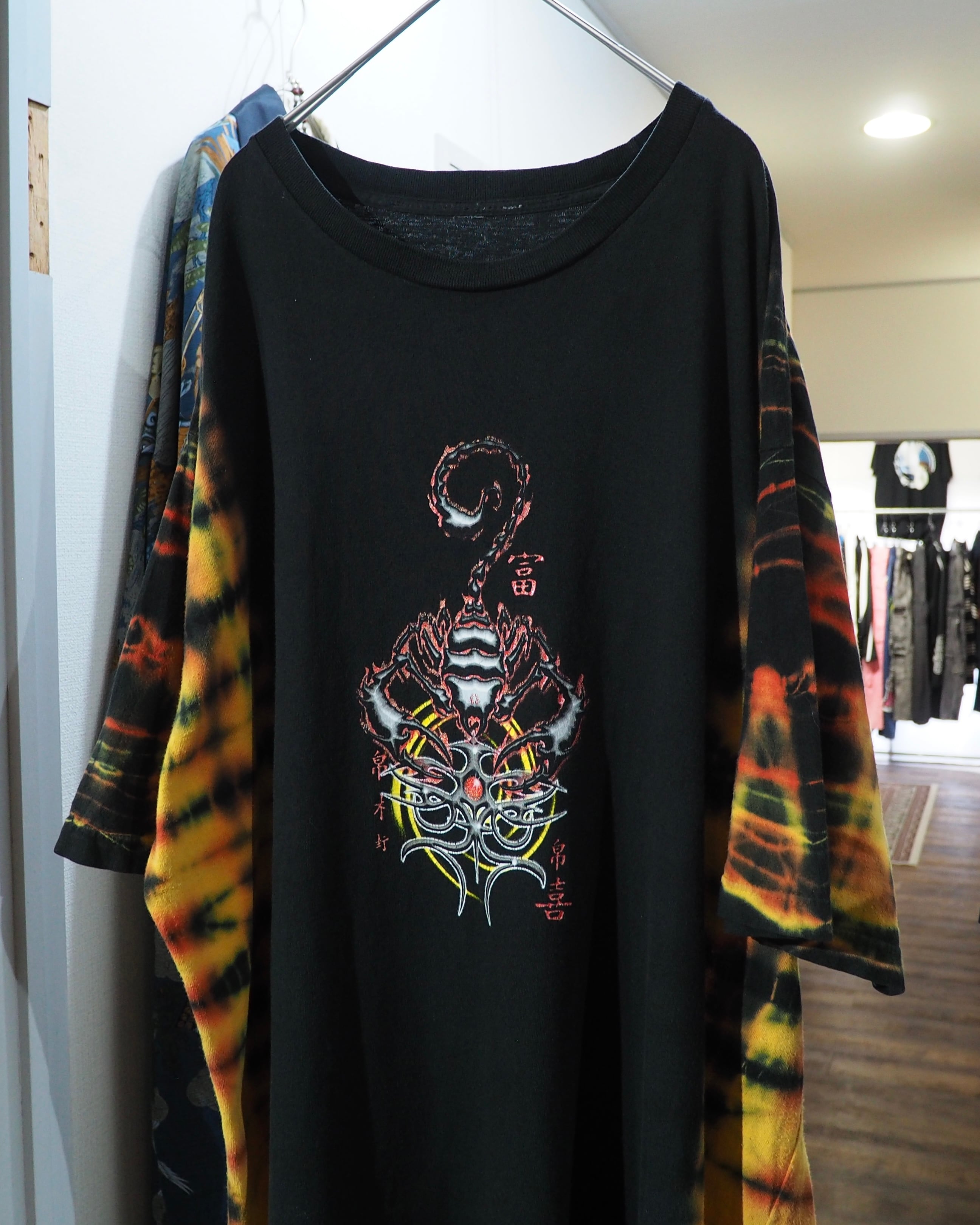 ” 毒蠍 ” Graphic printed × Fire Tie-Dye Over silhouette Special Tee