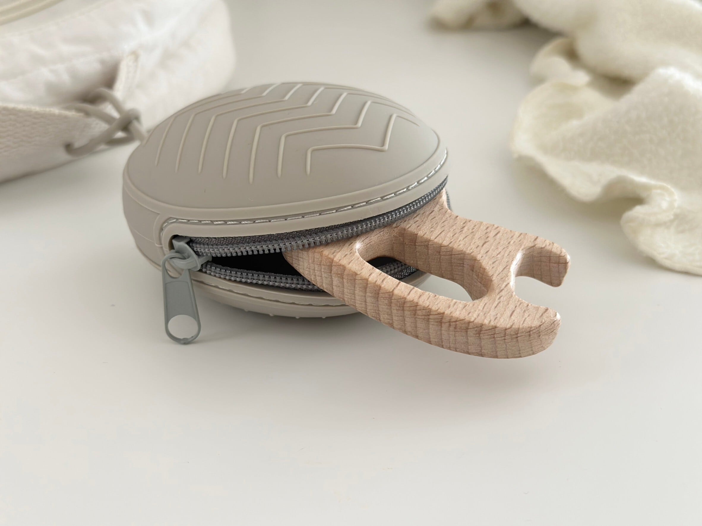 マカロンポーチ（おしゃぶりケース） | fika