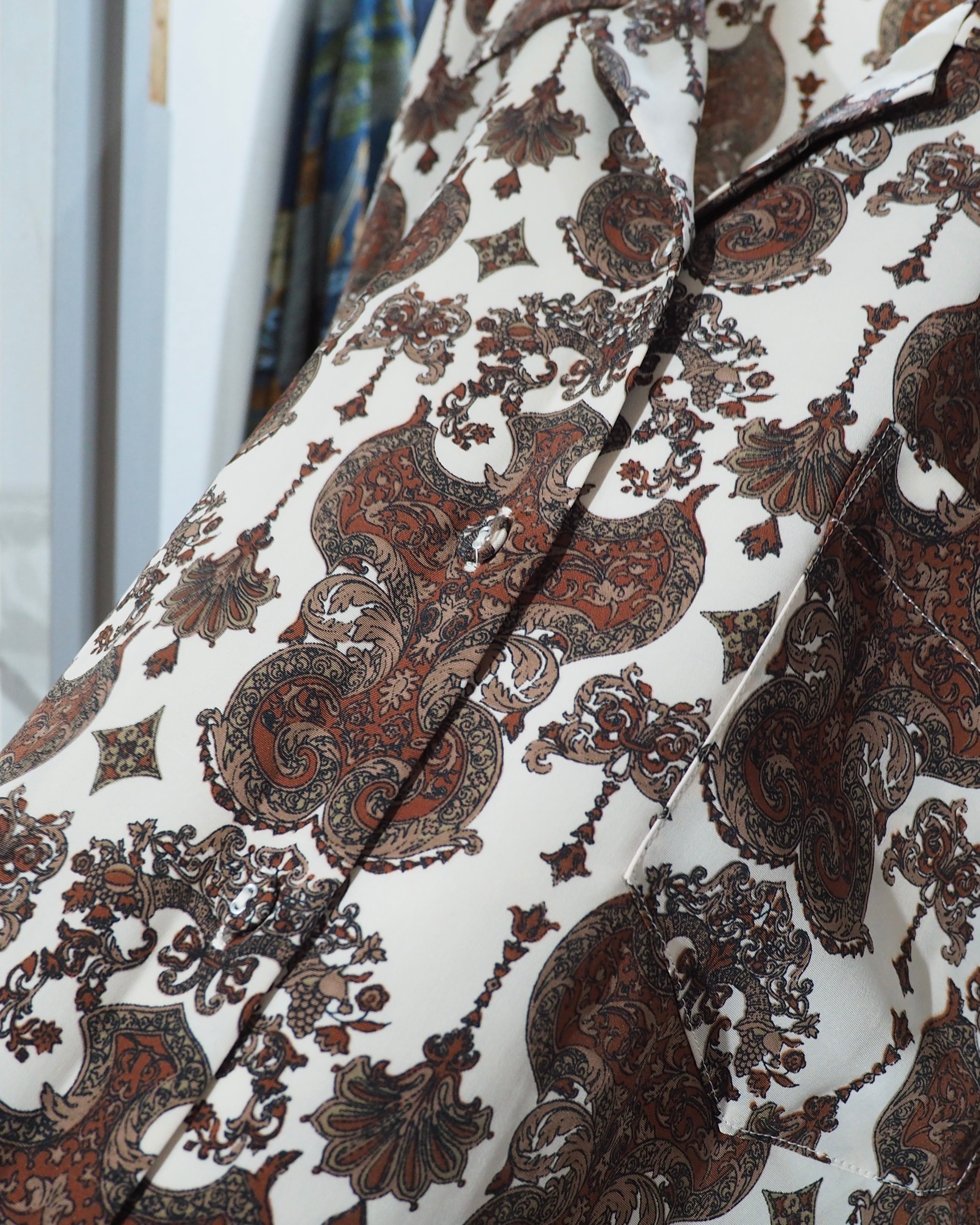 1990s Beautiful Arabesque pattern Design vintage SS Open Collar Shirt