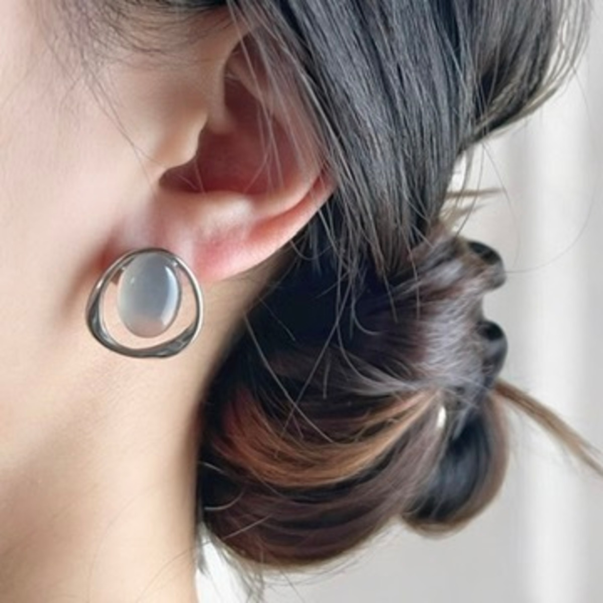 JORIE】大人の大ぶり耳飾り 大粒グレーオニキスピアス イヤリング 