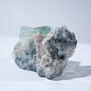 シャンファーリン産 フローライト スモーキークォーツ 共生 / 原石 標本【E_5】