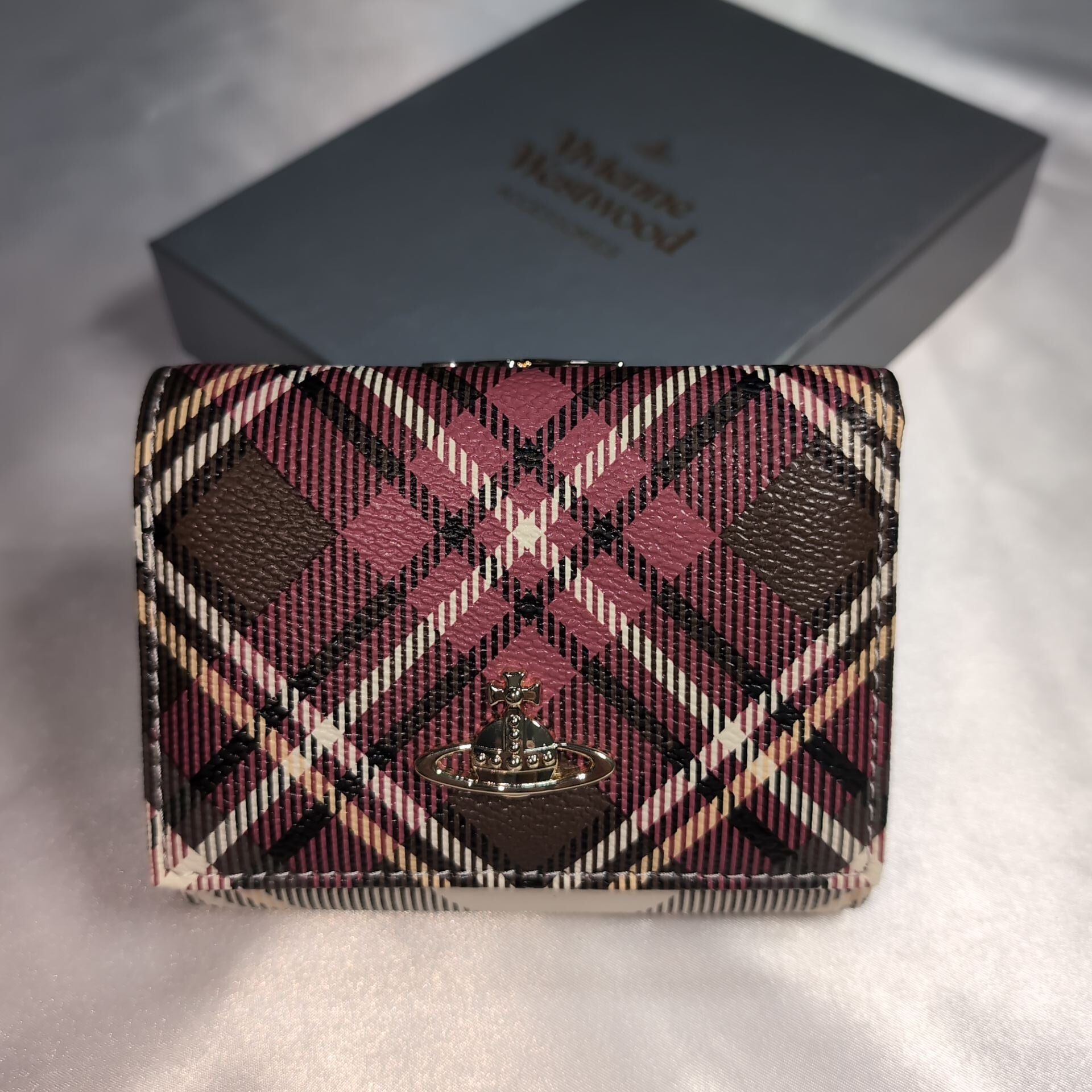 未使用 Vivienne Westwood がま口 三つ折り マルチカラー 未使用 Vivienne Westwood がま口 三つ折り マルチカラー - メルカリ