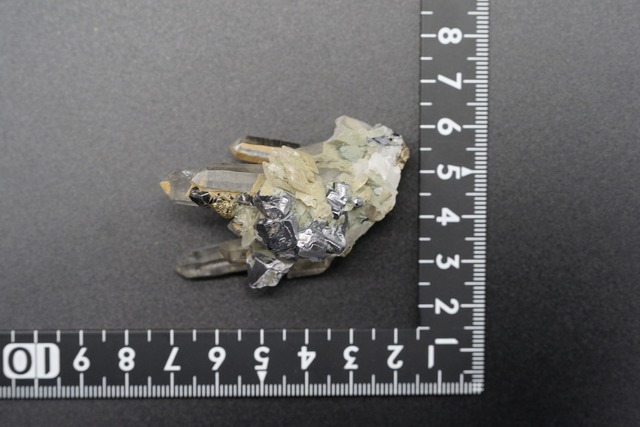 クォーツ/黄銅鉱/ガレナ Quartz/Chalcopyrite/Galena