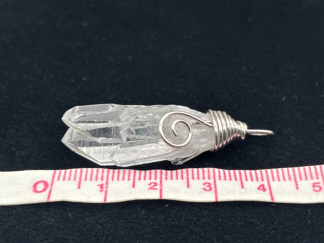 ワイヤーペンダントトップ（ブラジル水晶）