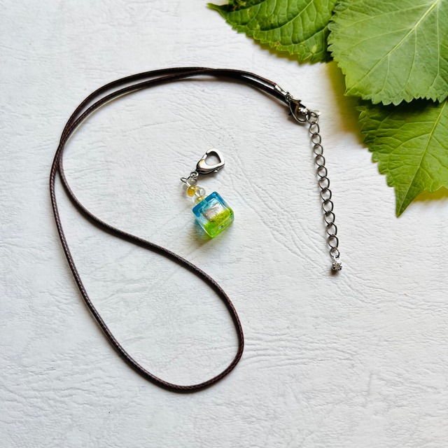 ブルー&グリーンキューブネックレス