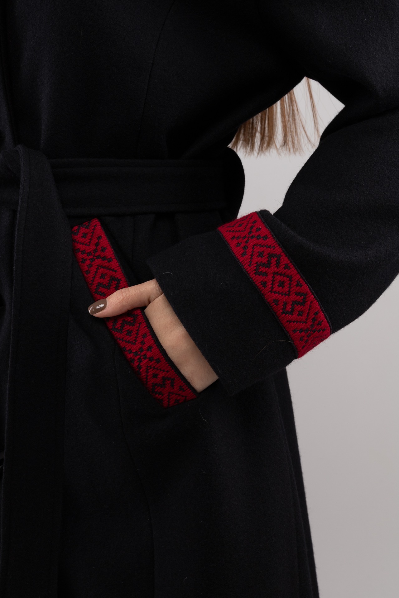 ウクライナ産プレミアムウール100%ロングコート（緋）平行縫い　手刺繍　ユニセックス - 8