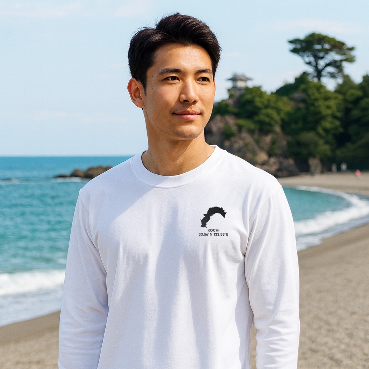 《高知》 緯度経度ミニマルロングスリーブTシャツ|地図×地名×ワンポイントデザイン