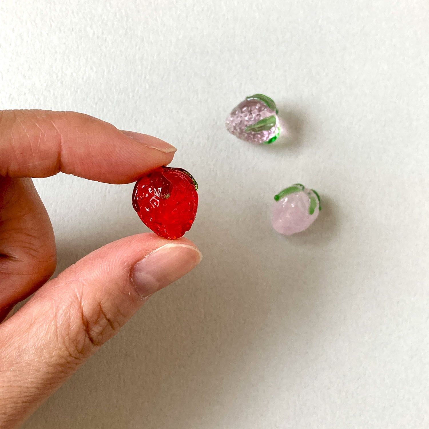 新色追加〉いちごのガラスビーズ | Dua-アクセサリーパーツショップ