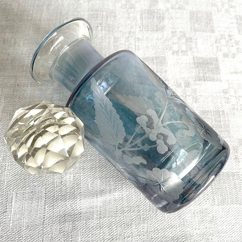香水瓶 蓋付き瓶（大） パールブルー 植物エッジング 19ota1-2 | soracoya