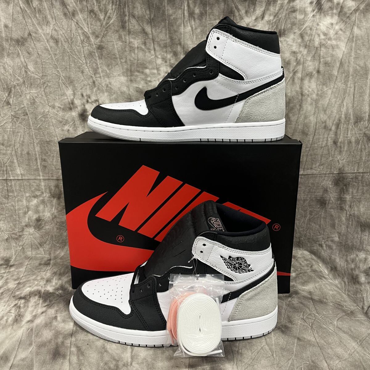 28.0 NIKE AIR JORDAN 1 BLEACHED CORAL