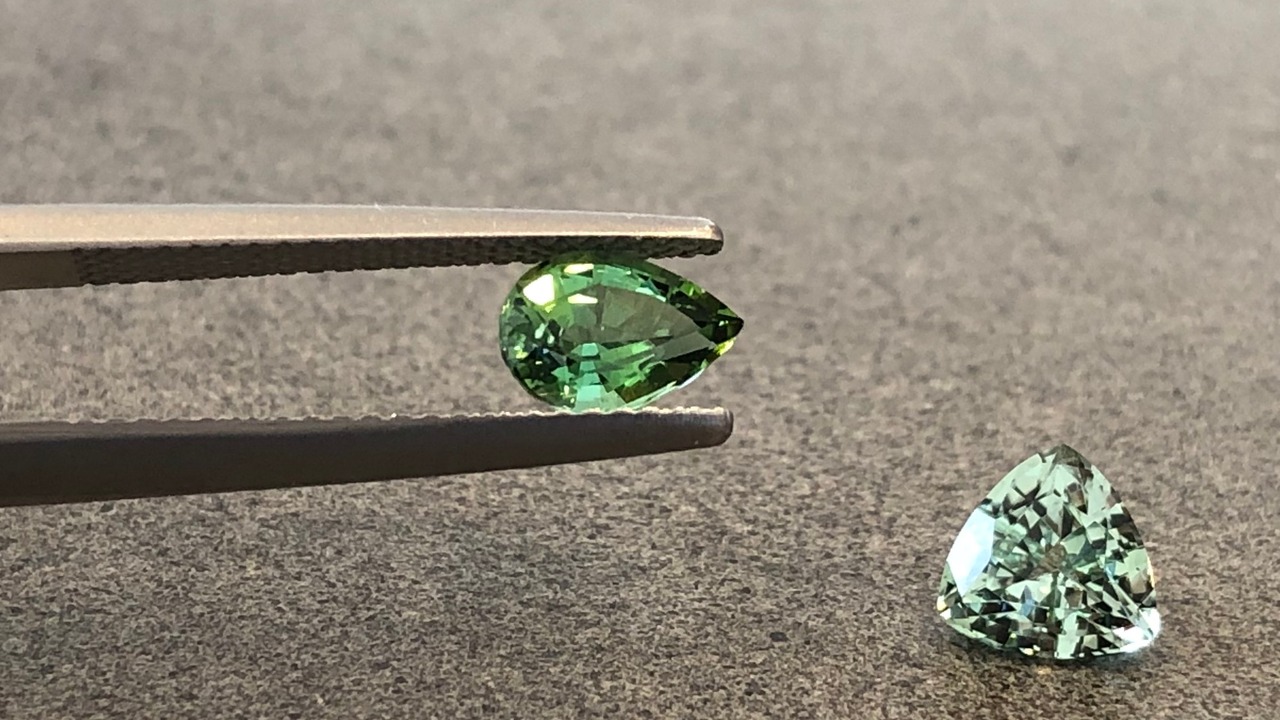 ブルーグリーントルマリン 7.3x5.0x4.0mm, 0.85ct