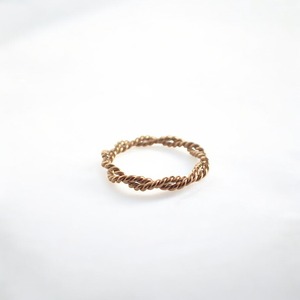 ツイスト・スパイラル・リング