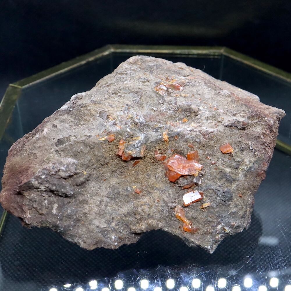 兵庫県佐嚢産　紫水晶（フラワーアメジスト） N096   母岩付き原石　鉱物標本
