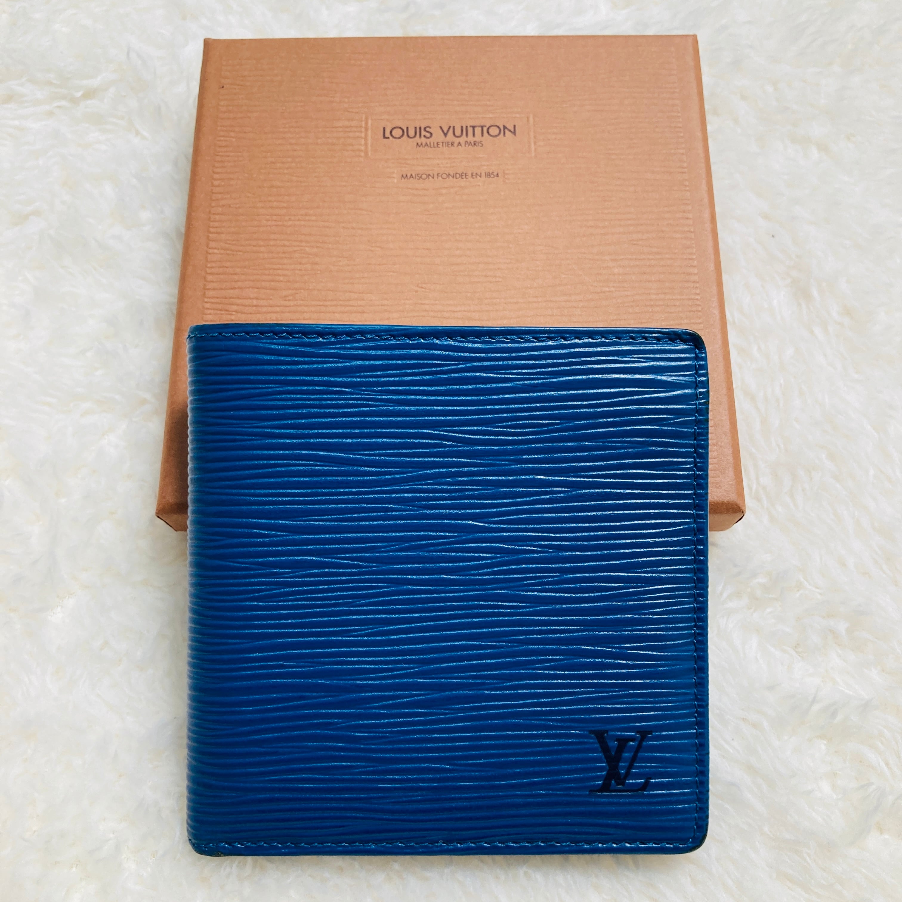 LOUIS VUITTON エピ ポルトビエ カルトクレディ モネ 二つ折り財布