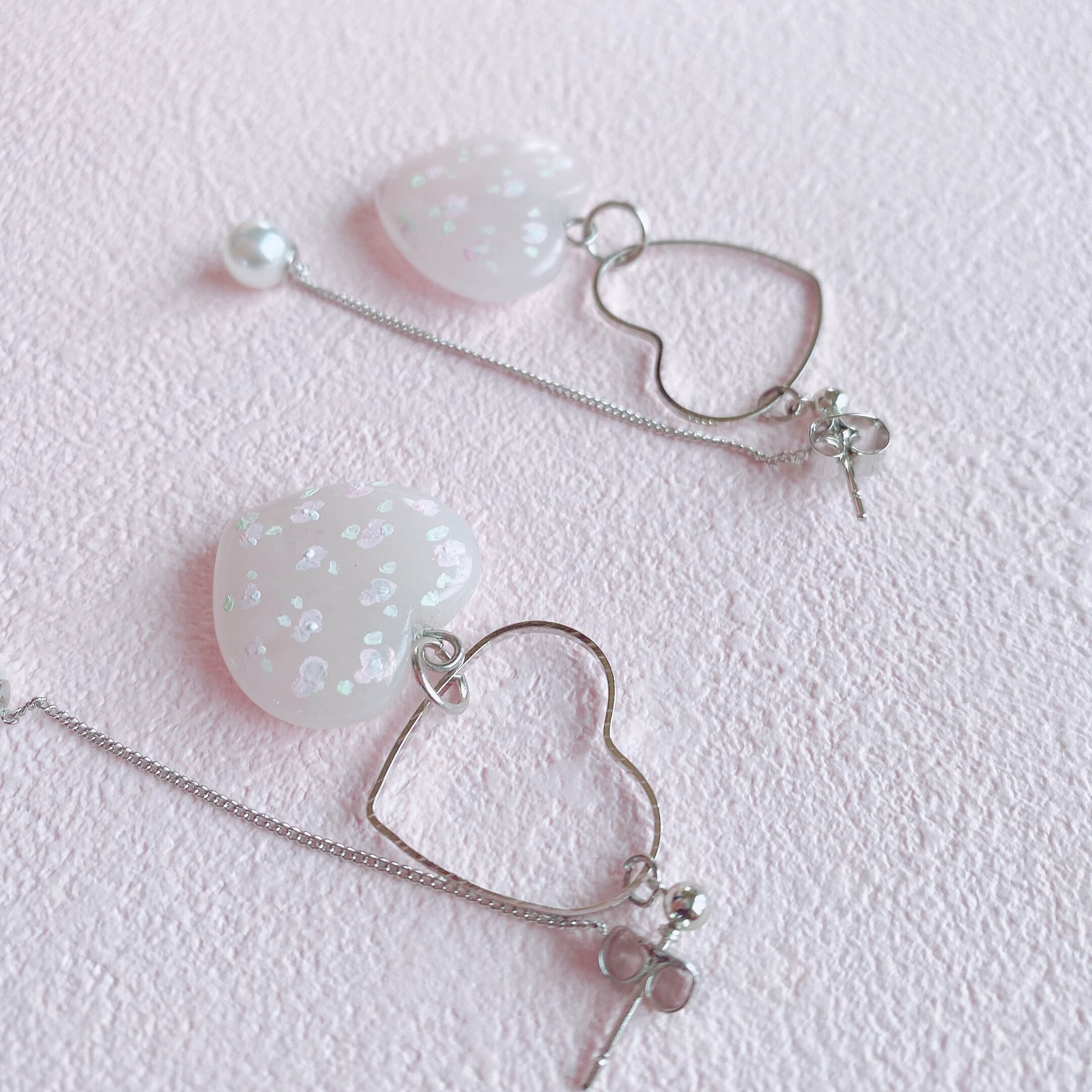 天然石×handpaint ゆらゆらパールと小花柄シルバー耳飾り