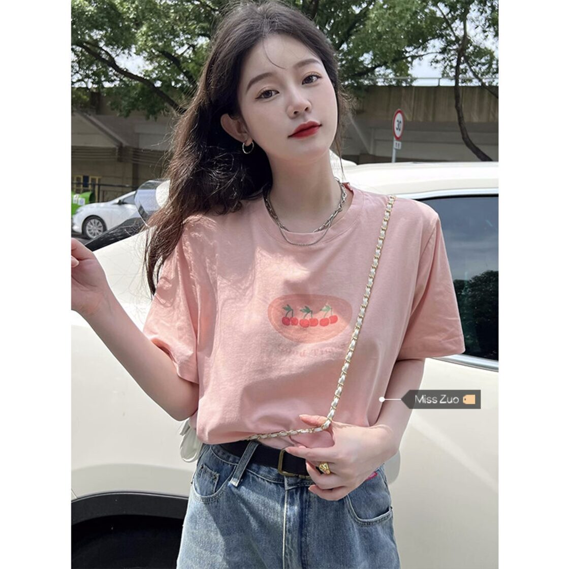 ピンクの半袖 T シャツの女性の 2023 年夏新しいデザインセンスニッチ 