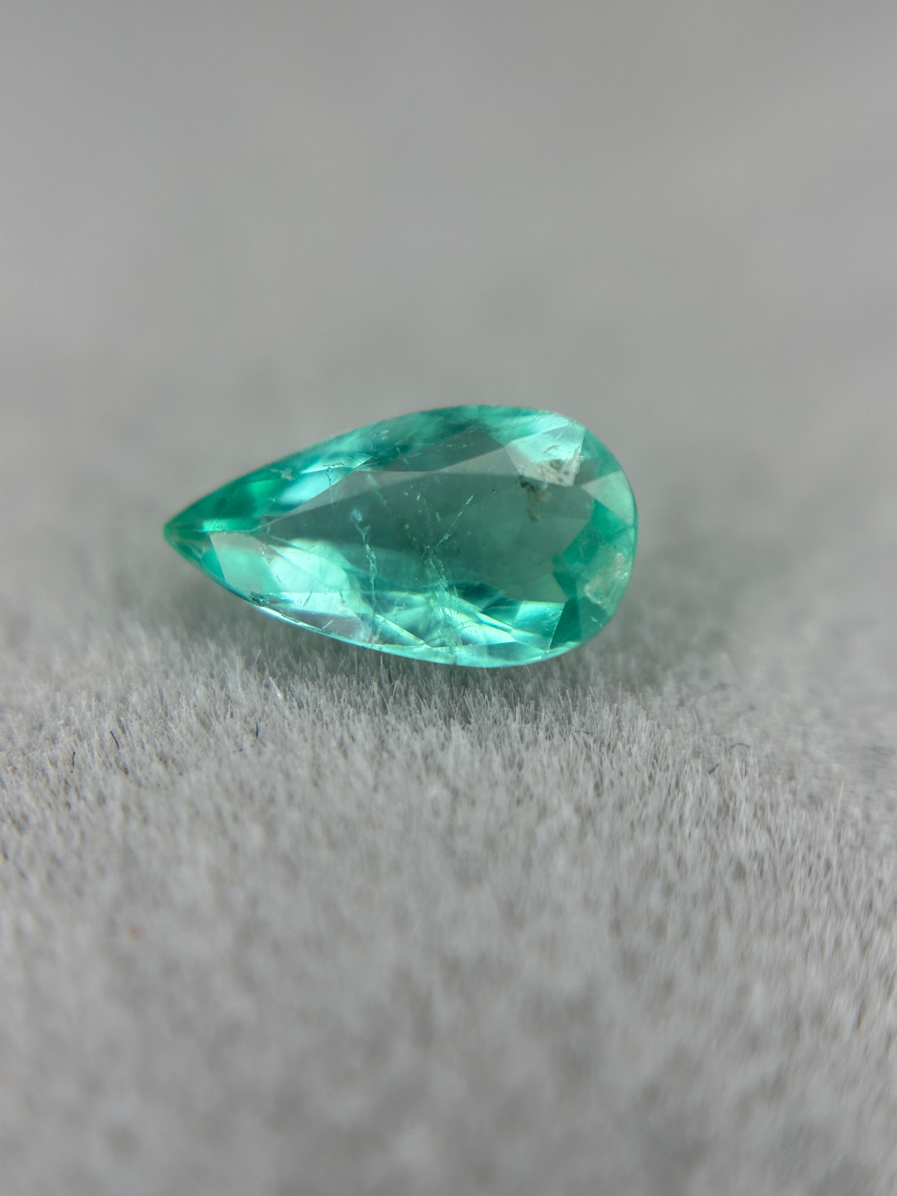 No.153:※虹入り モザンビーク産パライバトルマリン 5.2×4.4 0.36ct