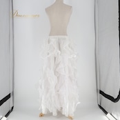 ベリーダンス オリエンタル 衣装 スカート ホワイト系 無地 フリル スリット 白 ボリューム かわいい 華やか 爽やか 明るい ダンス衣装 練習 レッスン ステージ イベント 光沢