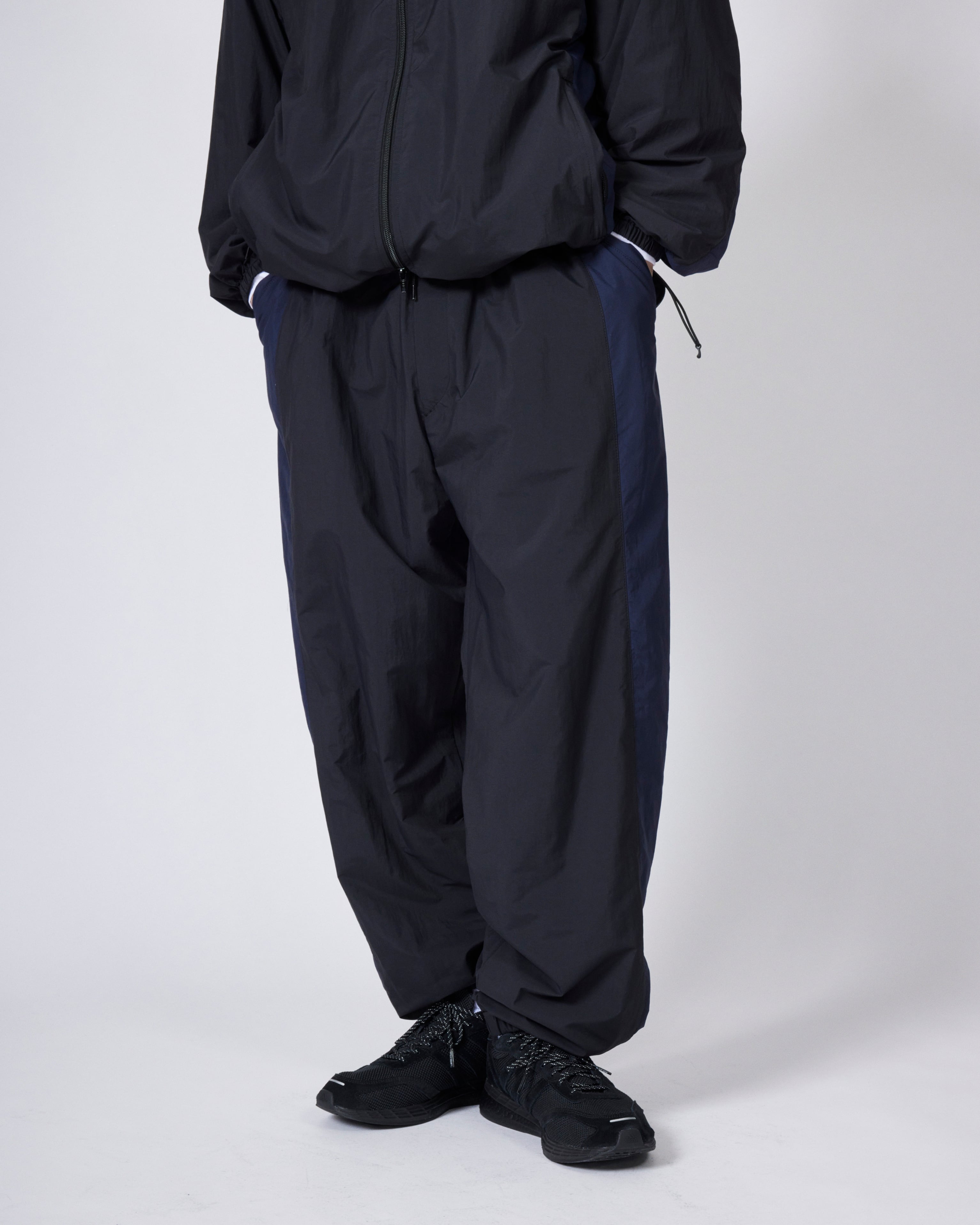 everyone two-tone light weight nylon pants (BLACK/NAVY) | everyone