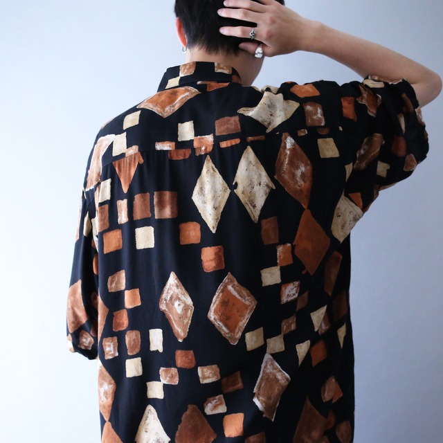 black base modern art pattern loose h/s shirt（made in italy）