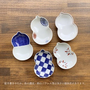 有田焼　ひさご小鉢　染錦丸紋タコ唐草 33-046