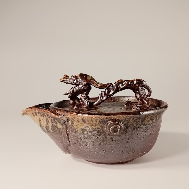 備前宝瓶 Bizen tea pot with crouching Dragon