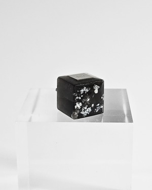 PERFUME CUBE. [black×white]