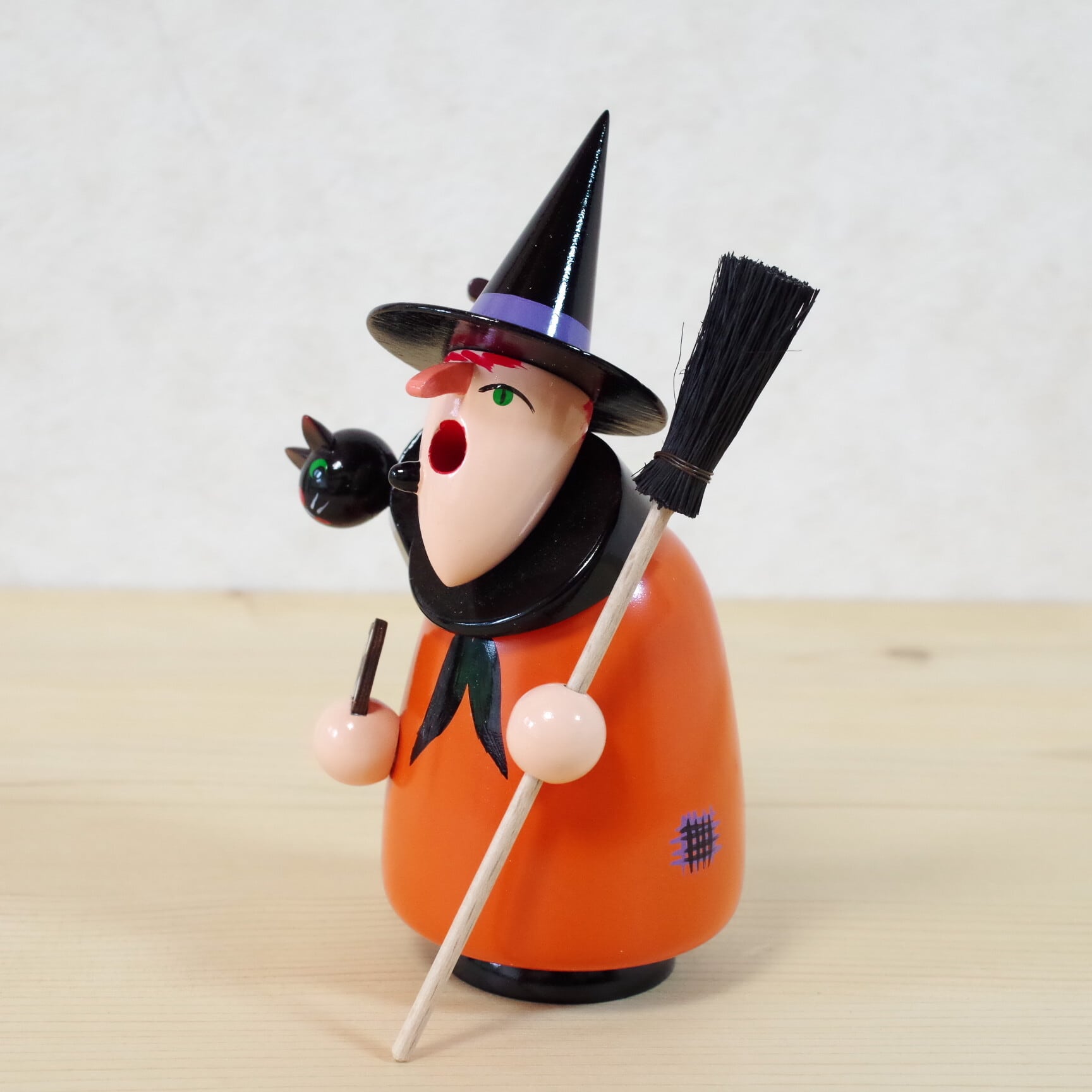 ガーレンツ 煙だし人形 魔女 | 木のおもちゃ専門店 おもちゃ箱