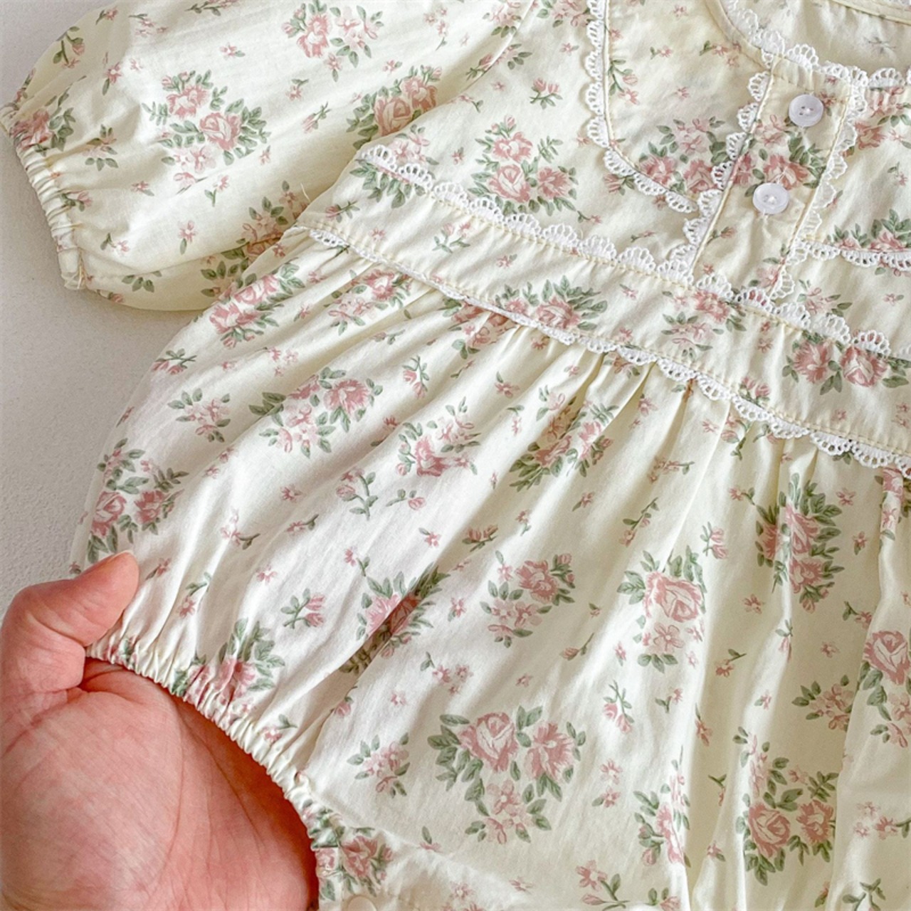 春新作ベビー服　パフスリーブ　花柄長袖