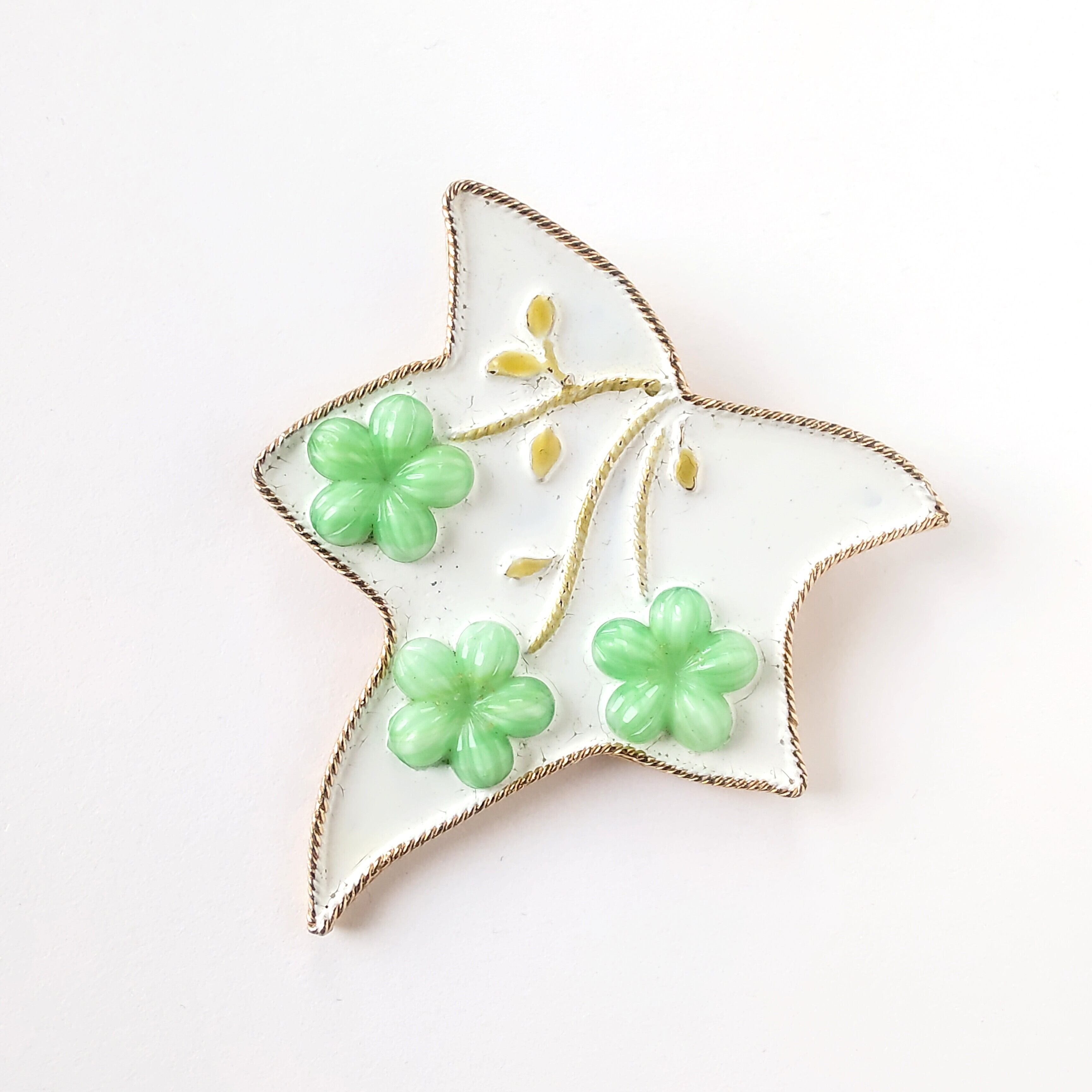 Accessocraft》 white enamel light green glass flower maple leaf