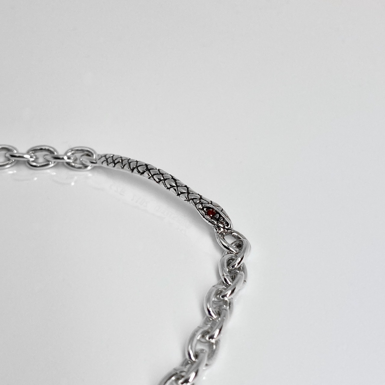 SNAKE CHAIN BRACELET w/ GARNET / スネークチェーンブレスレットガーネットアイズ