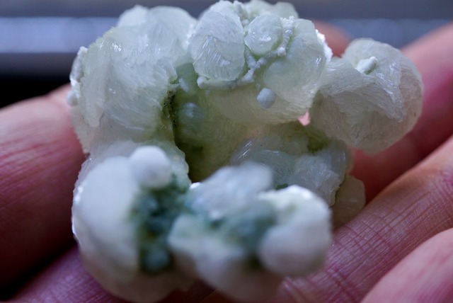 ギロル石/アポフィライト Gyrolite/Apophyllite