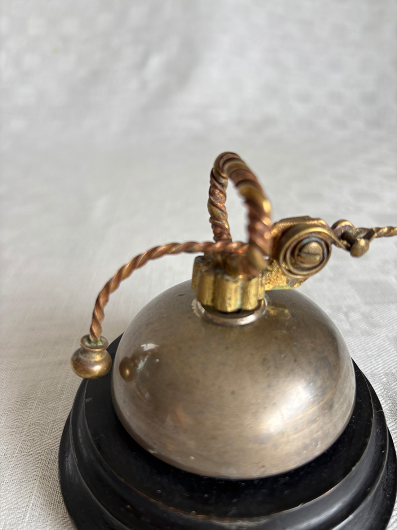 呼び鈴　卓上ベル　カウンターベル　木製の台 　ロープ　19otf12-4