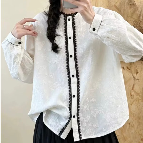 2色／センターレースフラワー刺繍ブラウス ・12496
