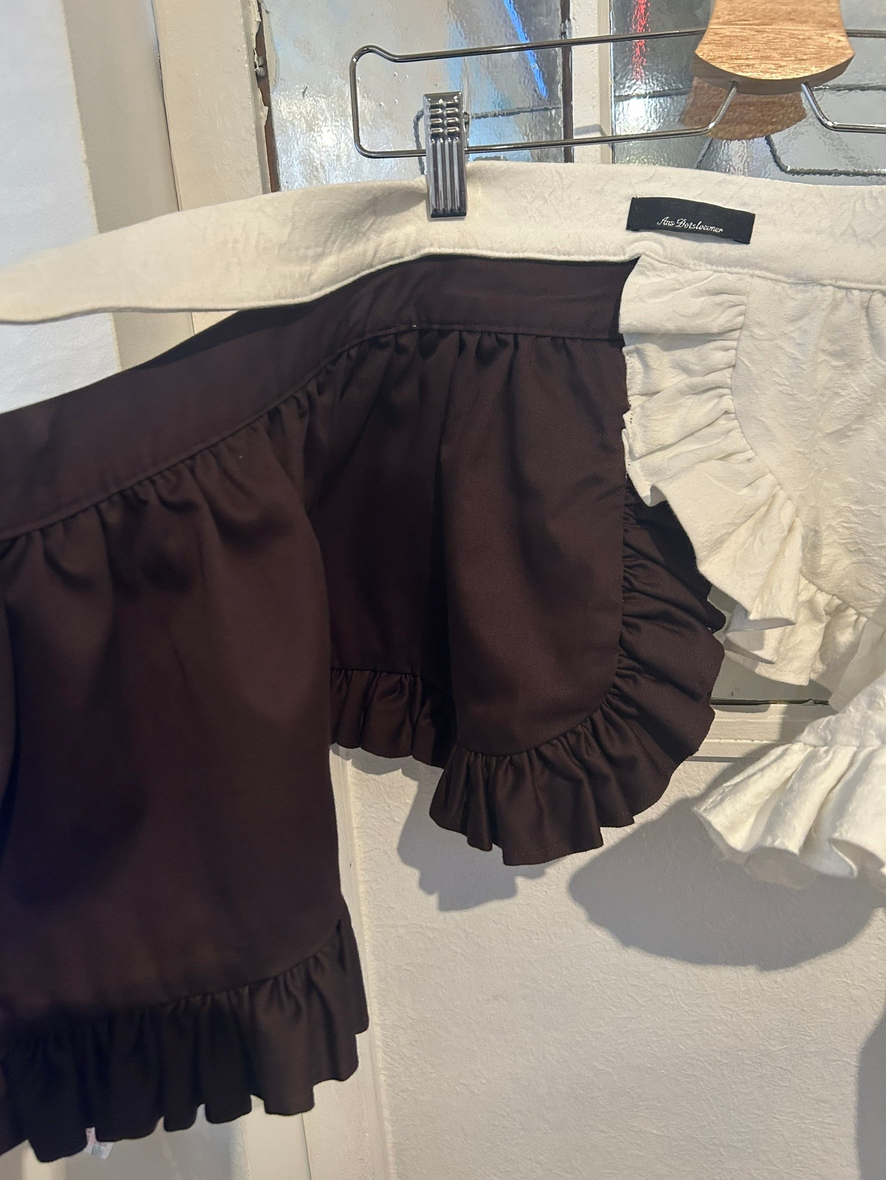 Ans Dotsloevner apron skirt mini / brown white | itimi
