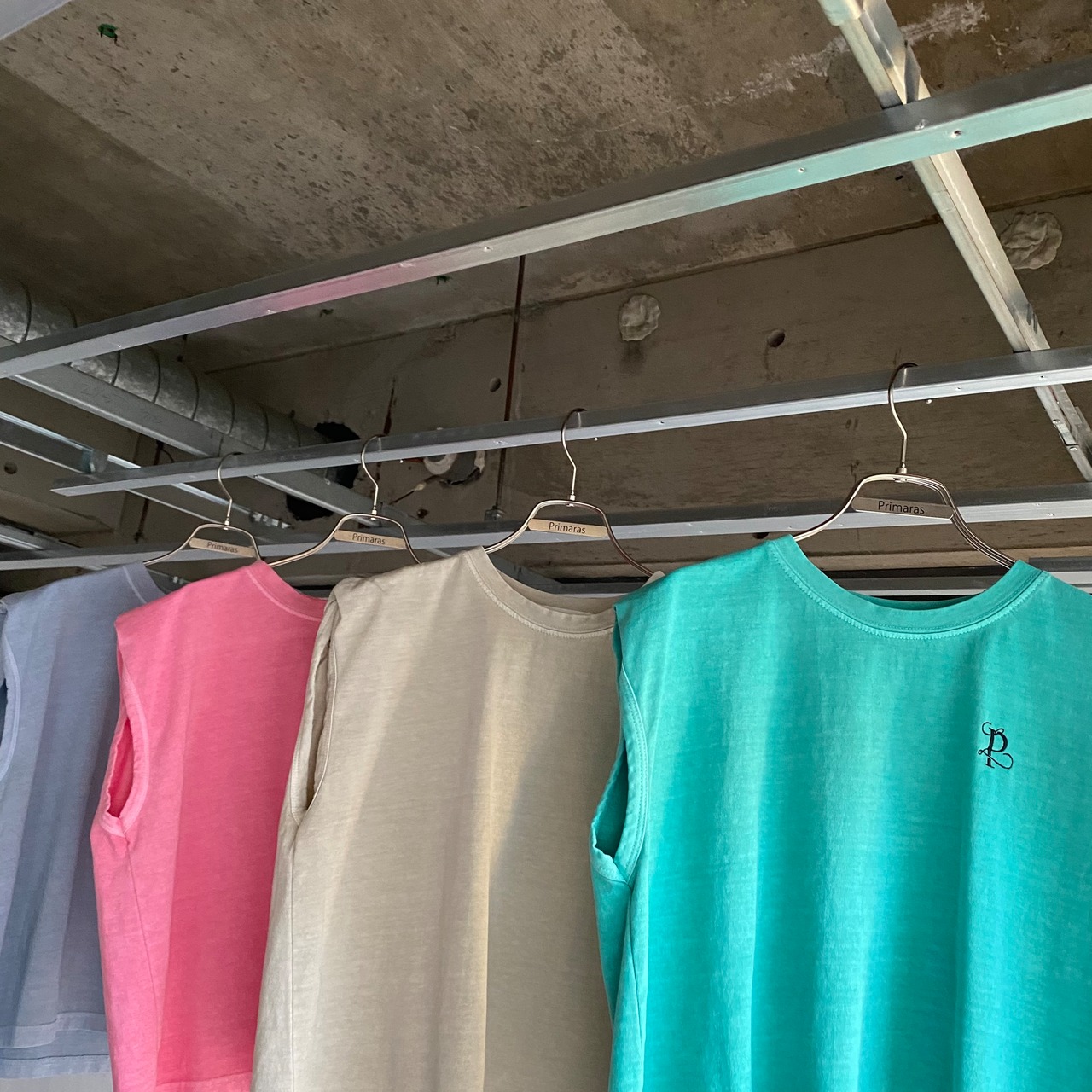 ピグメント刺繍ロゴフレンチスリーブTops/Blue