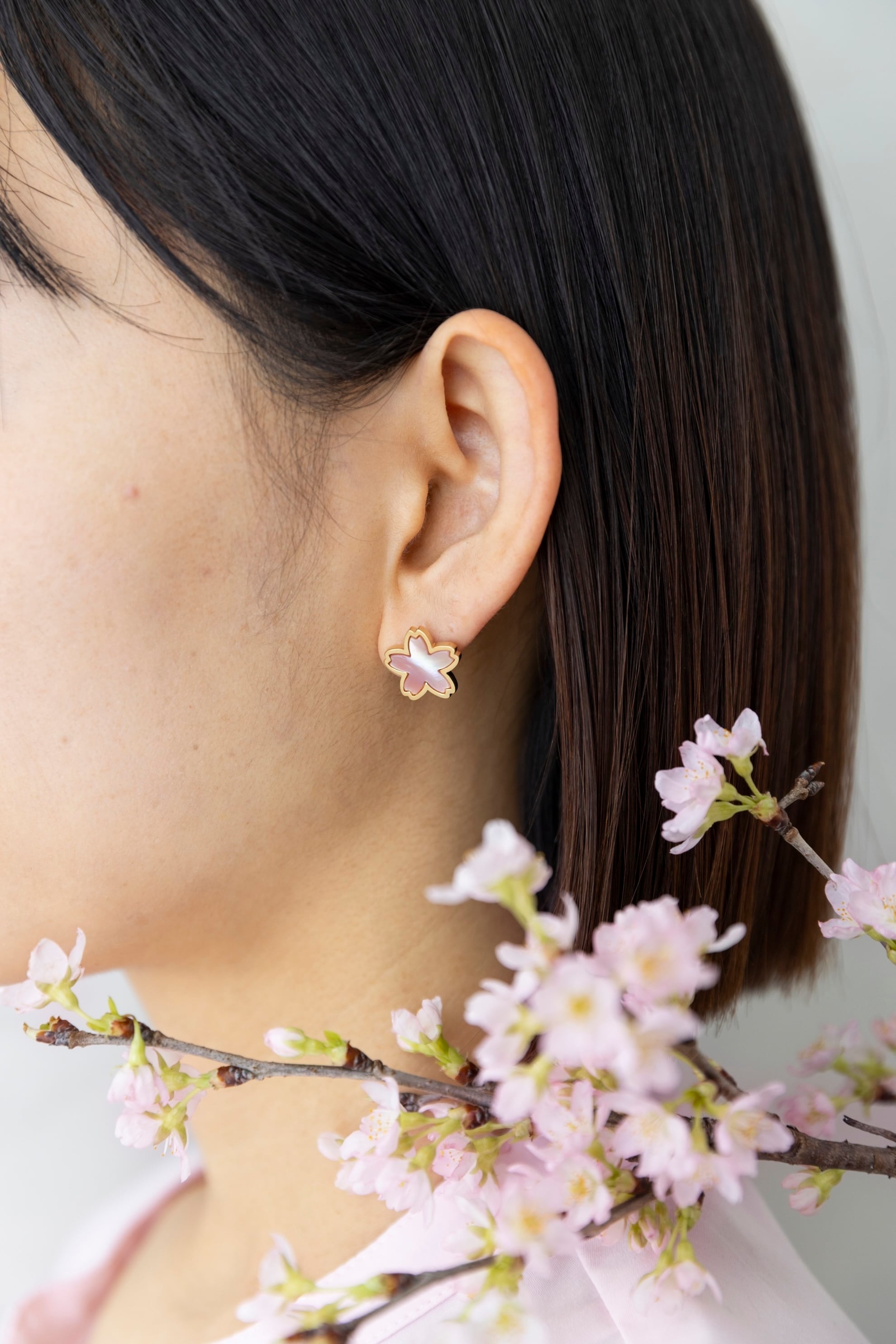 sakuradoki - 麗 - 桜ピンクシェルピアス | Tomorrow Fabric