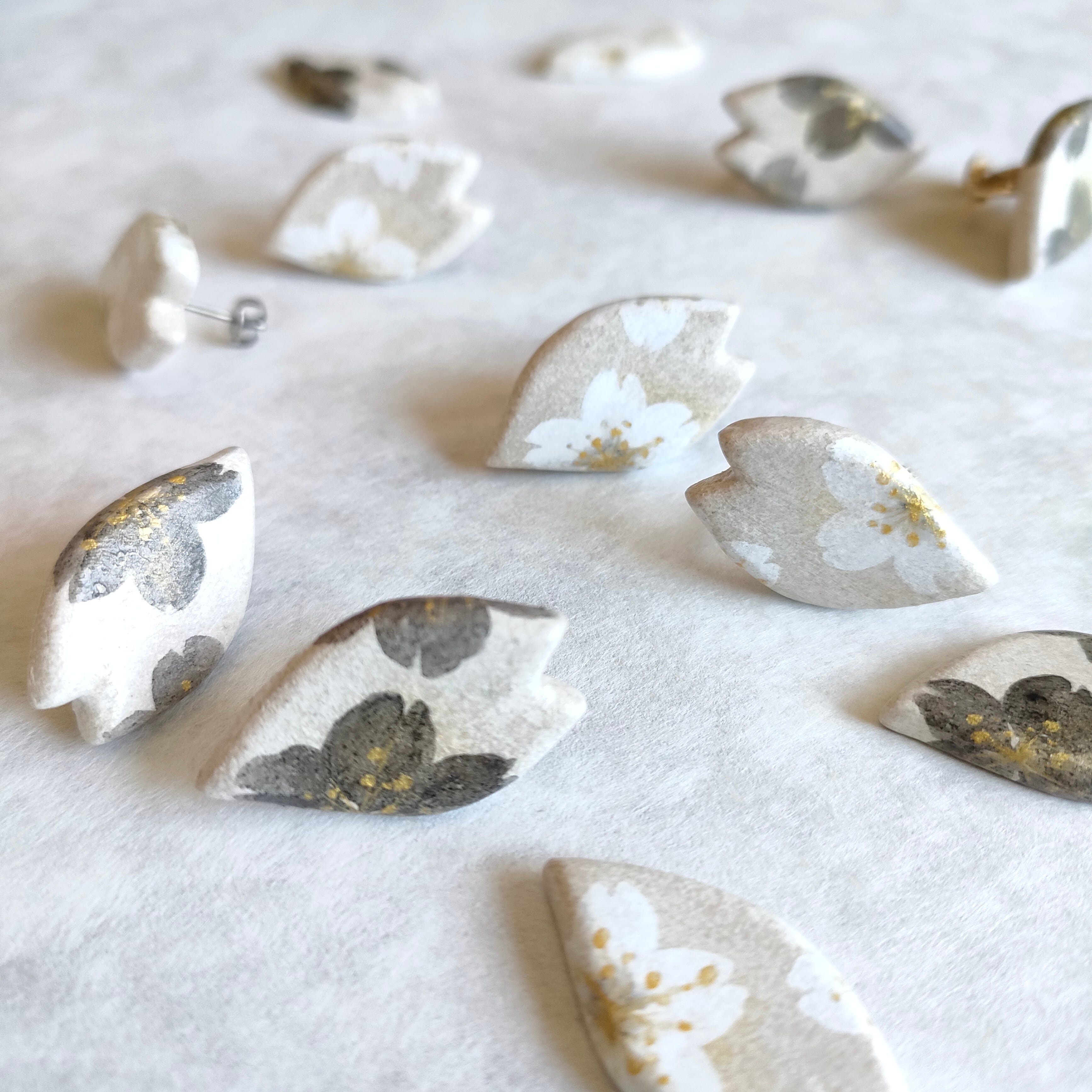 白桜・墨桜 イヤリング/ピアス 手描き絵付け 春着物 入学式 | 絵付け