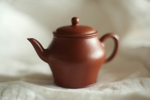 宜興紫砂壺「甕形」（約120cc）・趙荘朱泥