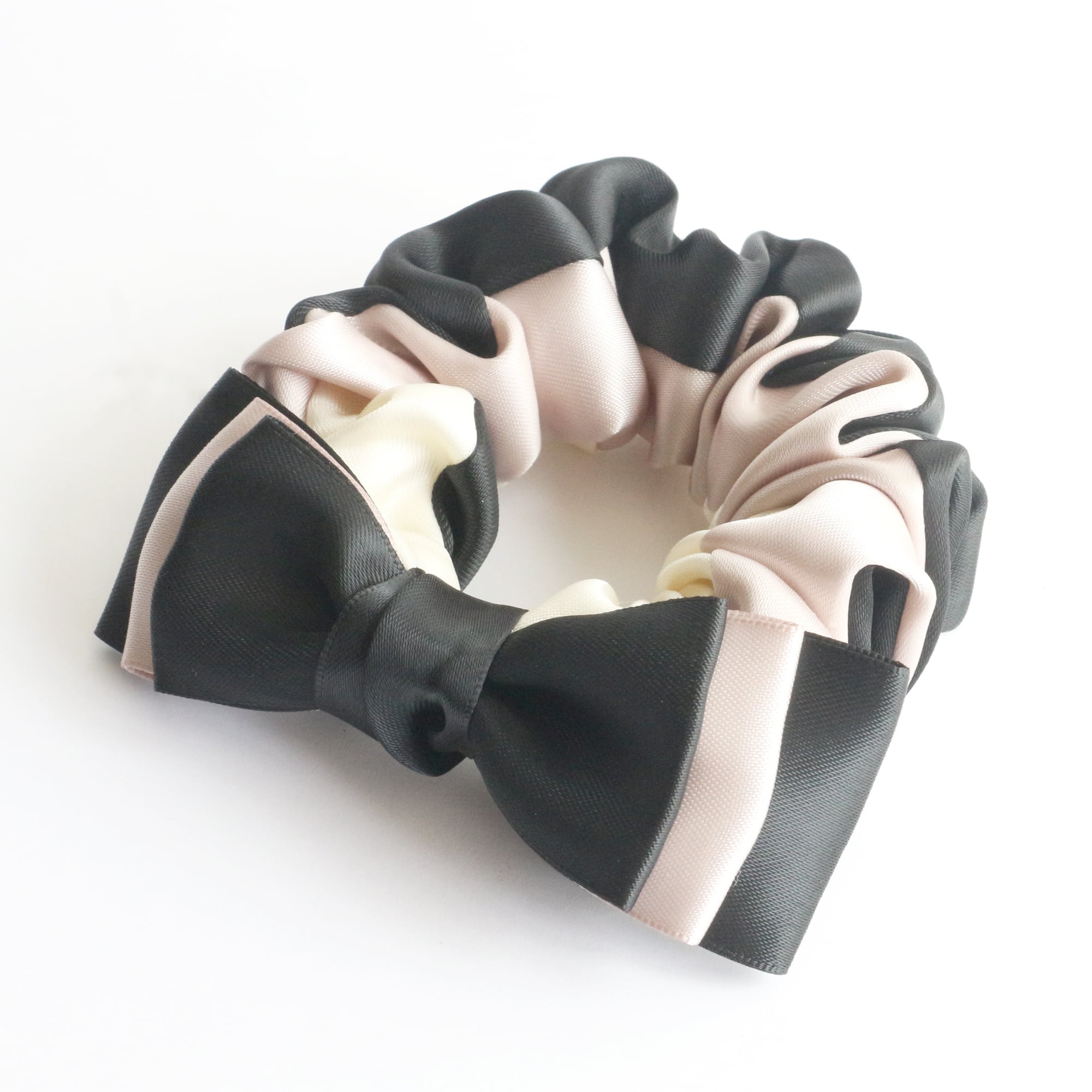 ブラック系3色サテンリボンシュシュ ブラック ベージュ アイボリー 大人 可愛い 夏 秋 プレゼント
