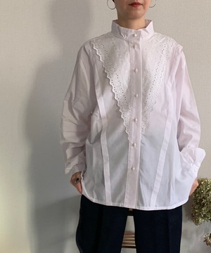 【送料無料】White front lace blouse