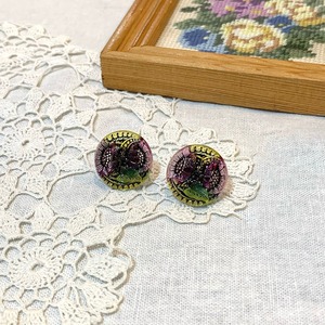 チェコ ガラスボタンのイヤリング・ピアス　黄×紫・花