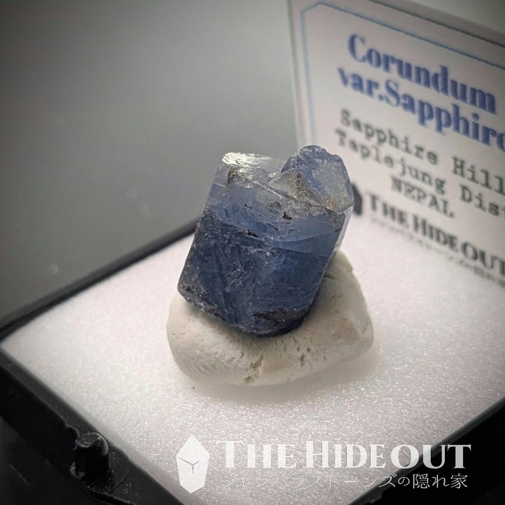 サファイア 原石 鉱物標本 142 <0202z原石・鉱石標本> マダガスカル産