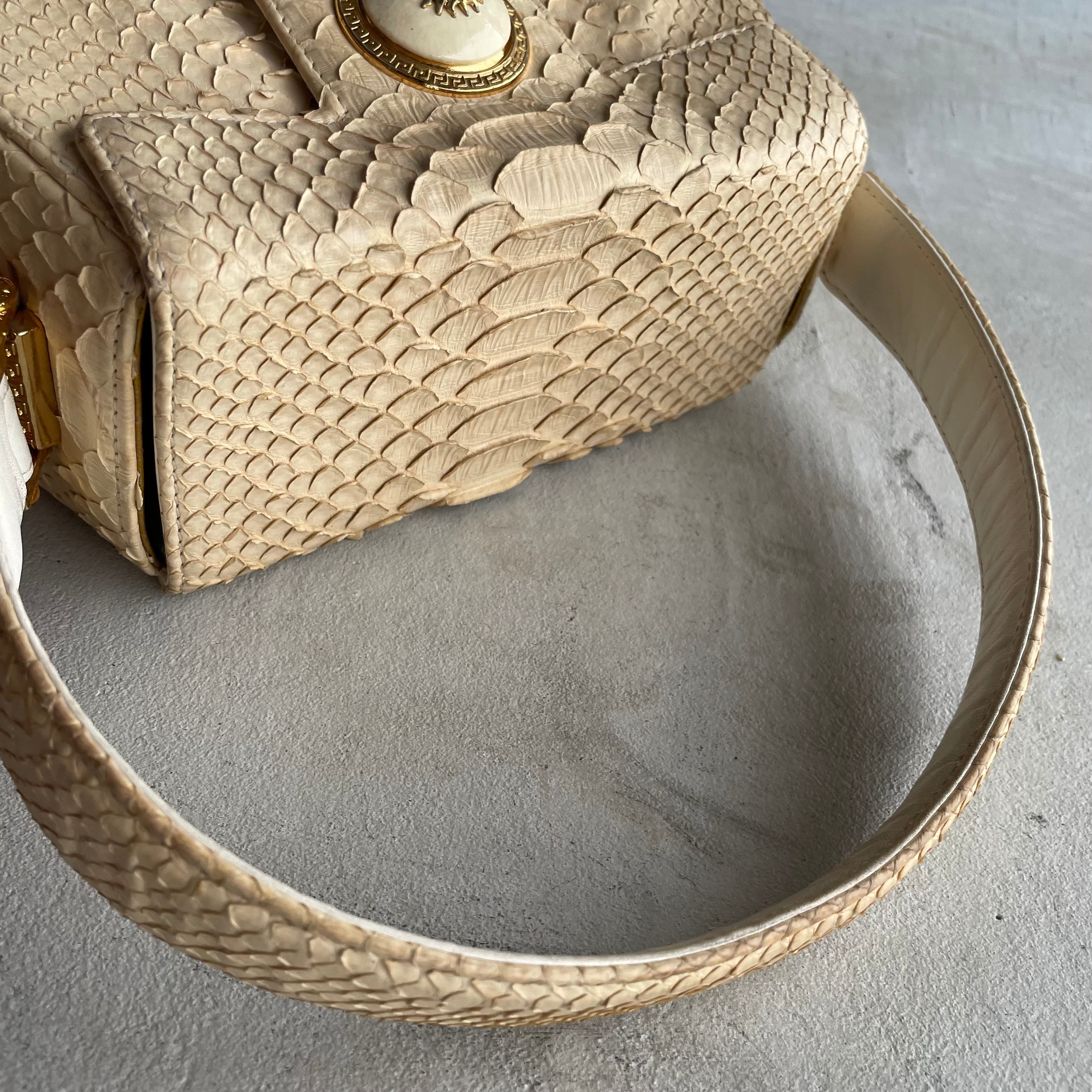 GIANNI VERSACE ジャンニ ヴェルサーチ リアルパイソン 取りかかり  