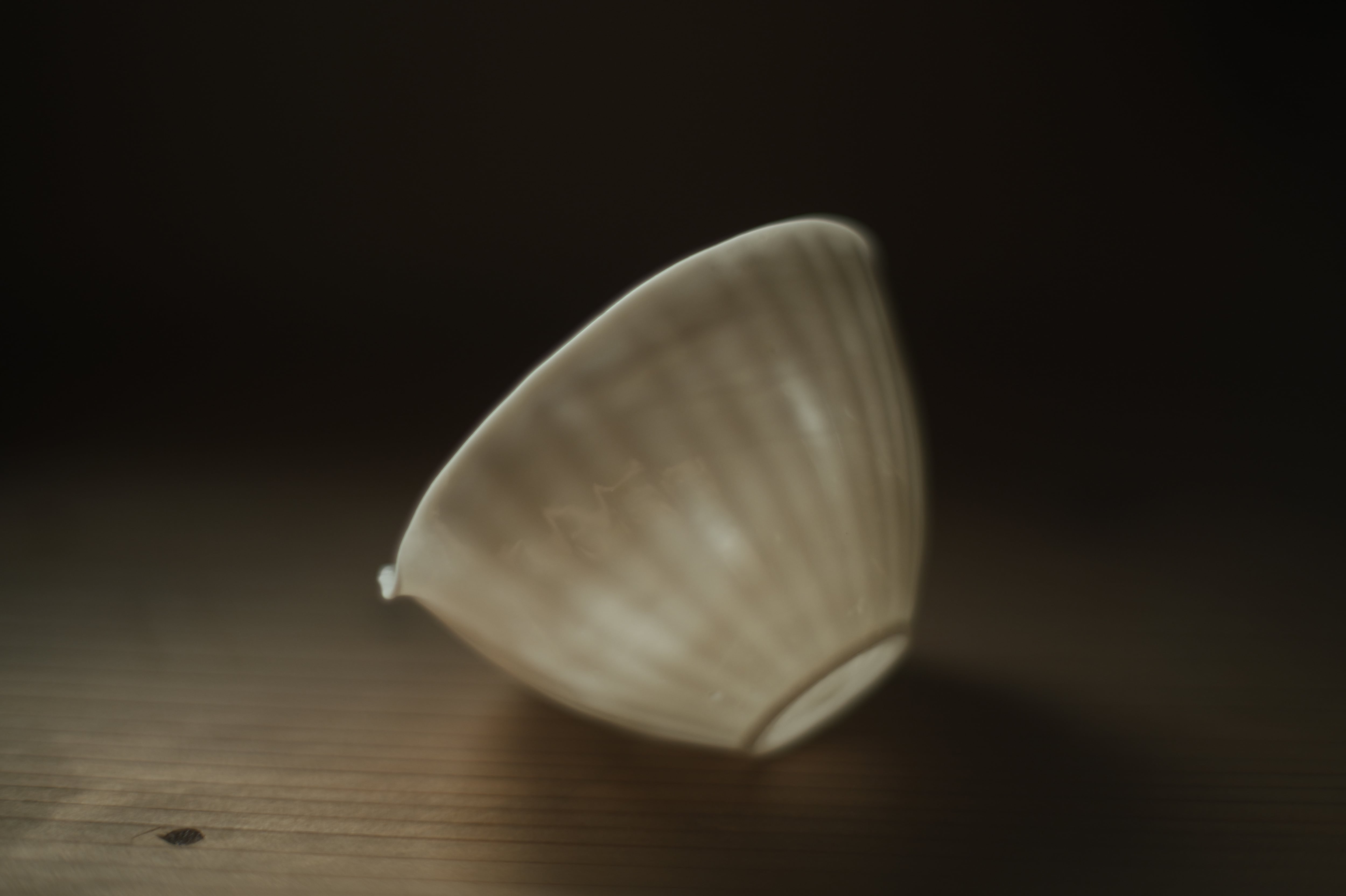手拓薄胎白磁茶海・貝＜徳化窯＞（型作り・手押し/満水容量120cc