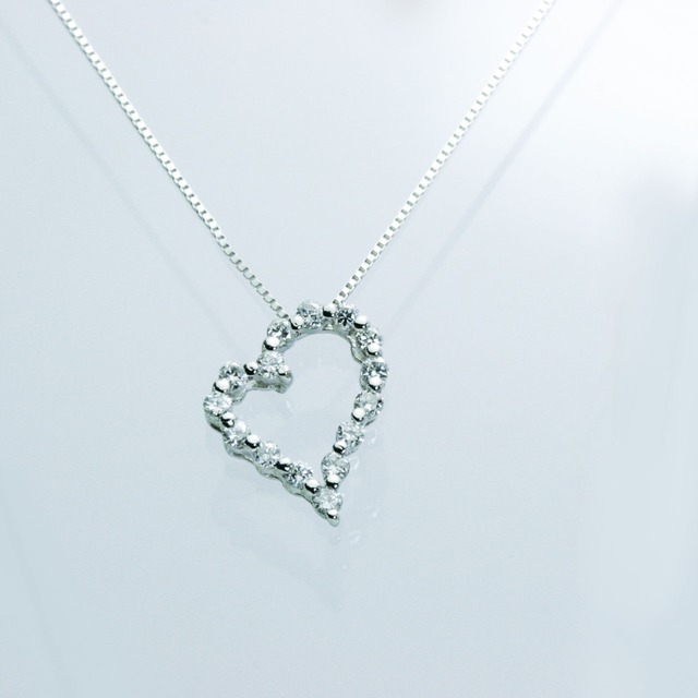 ダイヤモンドペンダント　♡　　0．3ct 　プラチナ