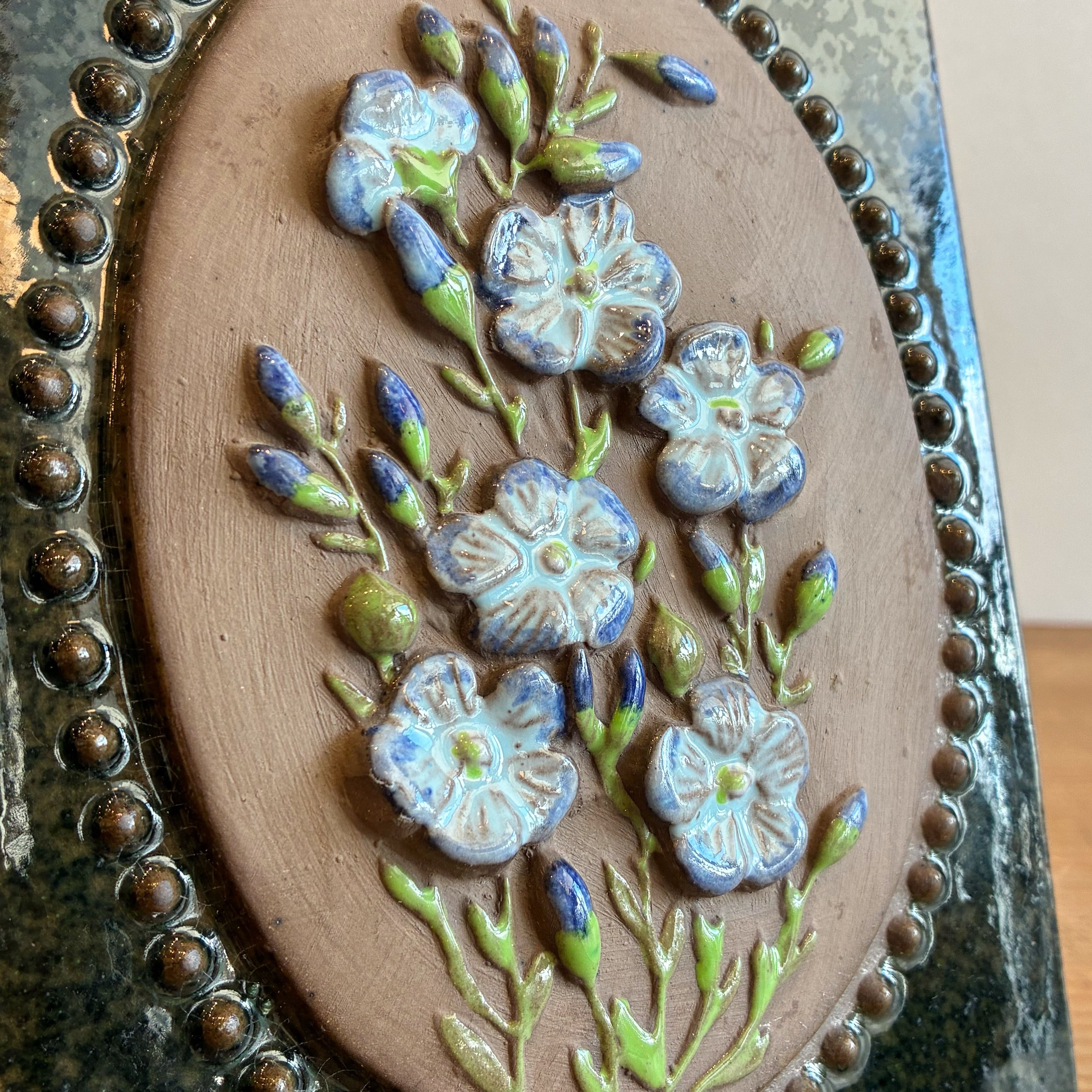 亜麻の花の陶板壁掛け【Jie Gantofta】 | POTLATCH